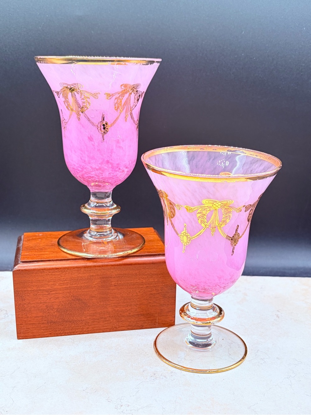 Set Of 2 Arte Italica Rialto Borghese Pink Gold Wreath Wine Glasses Mouth Blown